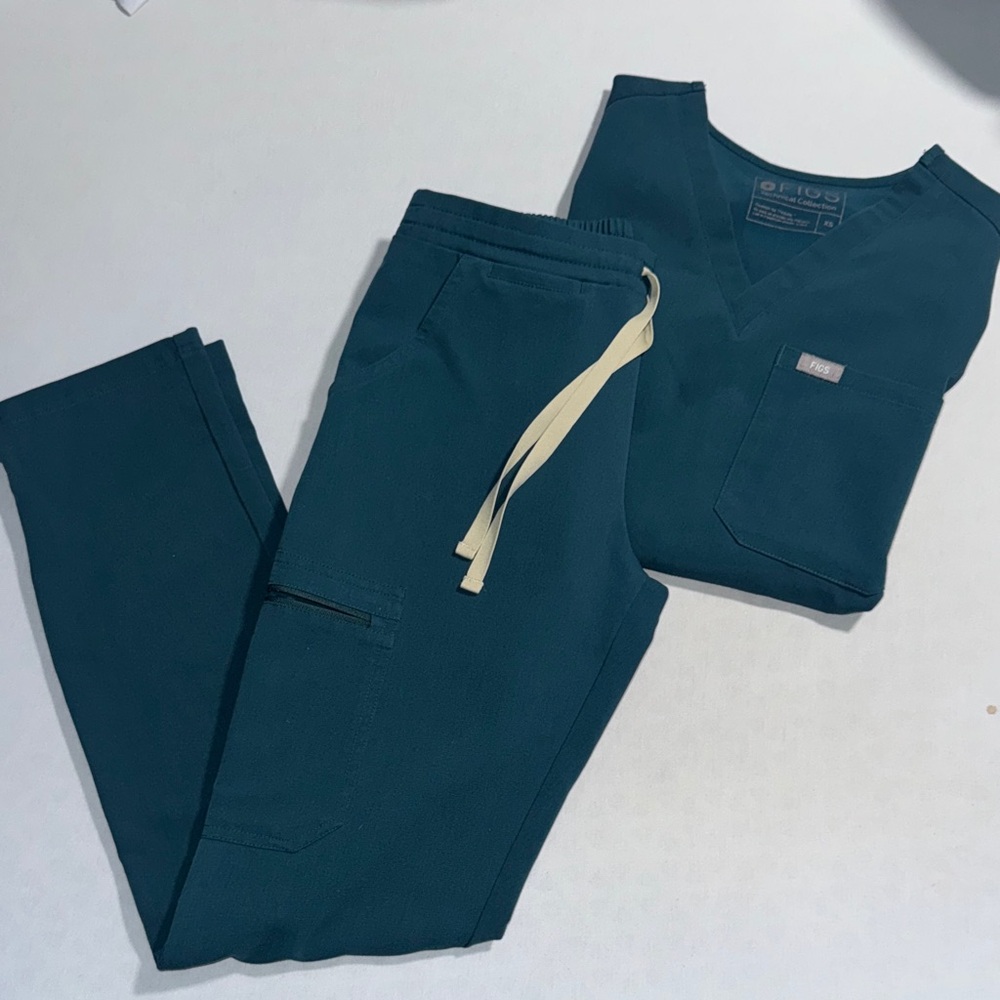 Figs Women's Teal Scrub Set with Cream Drawstring